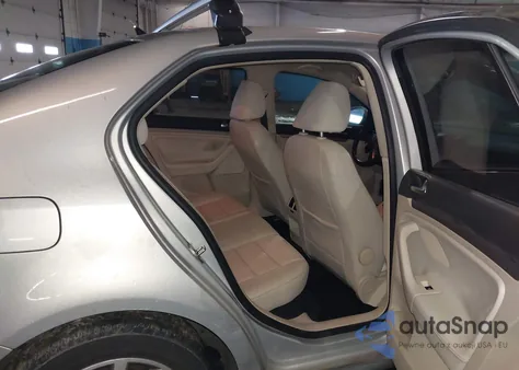 2010 Volkswagen Jetta Limited Edition z USA, uszkodzony, nr VIN 3VWRZ7AJ6AM162658